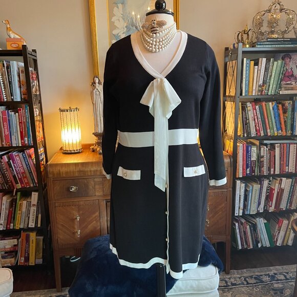 Taylor EUC 3X Black & White Sweater Dress with Bow front - Picture 2 of 11